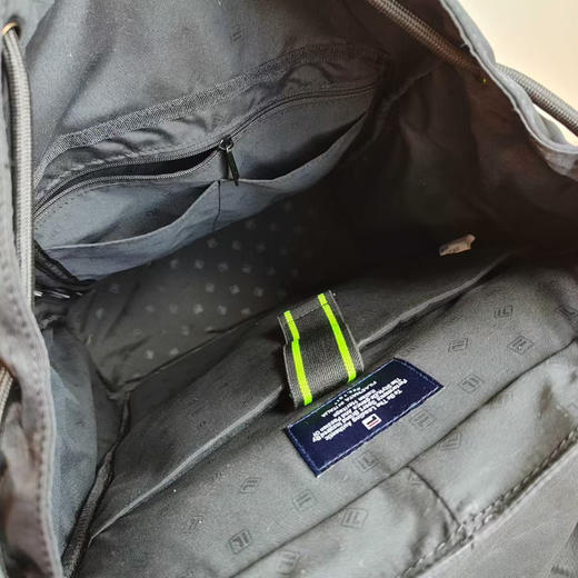 新款原单正品斐乐Fila休闲双肩背包抽绳包 多口袋电脑背包  大容量出行包 出差旅行包 商品图5