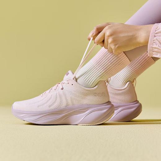 安踏叶子| 轻质厚底女子夏季软底缓震慢跑运动鞋122535515 商品图0