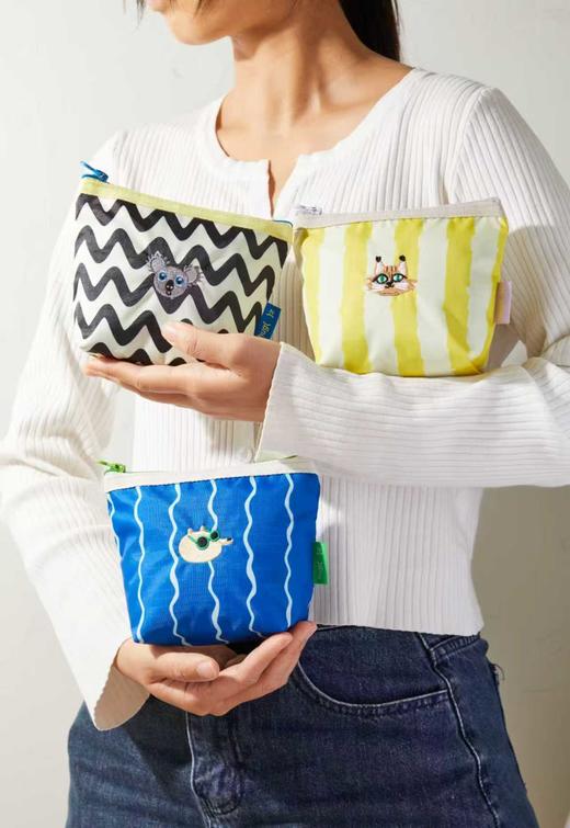 【鱼圈专属】疯抢📢 Hugz 小众设计师系列联名包包大合集，每一款都是艺术品级别！现仅9.9💰起抢艺术品包包，背出百万气场！ 商品图2