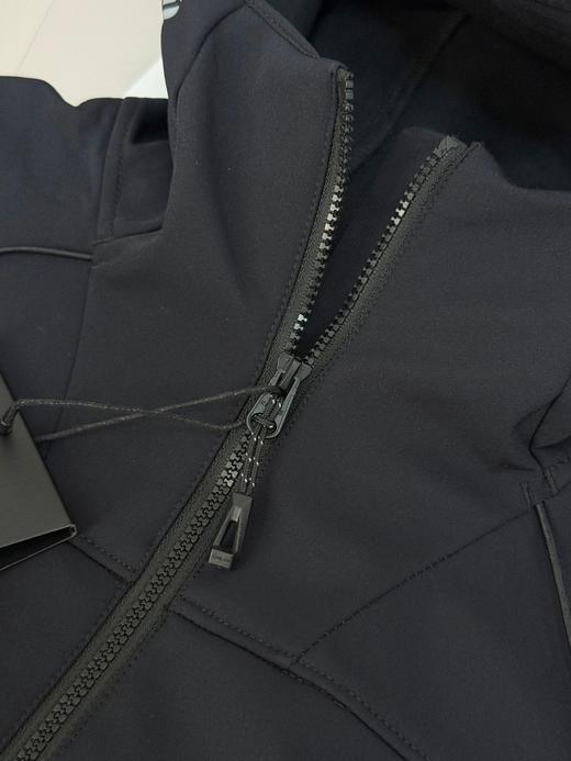 点此购买 凯乐石秋季女士户外活动抗风防泼水轻便耐磨冲锋衣外套 fc 329954 商品图9