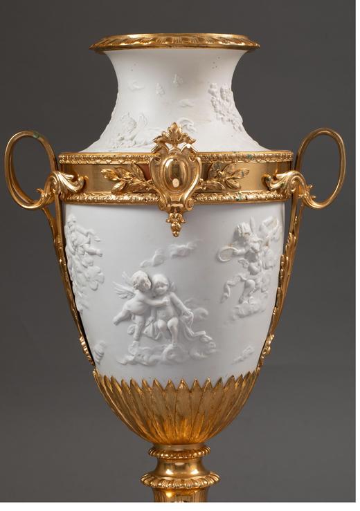 独角鹿西洋古董法国出品花叶纹铜鎏金精雕装饰神话小天使主题素胎瓷浮雕双耳花瓶一对 商品图5