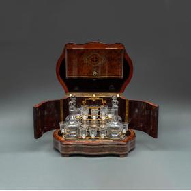 独角鹿西洋古董法国出品细木镶嵌烈酒箱装饰铜鎏金精雕支架配花叶纹蚀刻水晶古董酒具套件