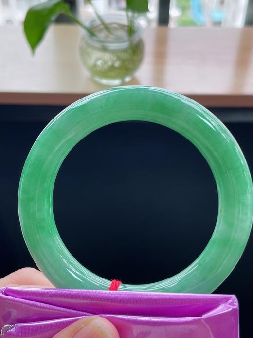 55圆条翡翠手镯 商品图1