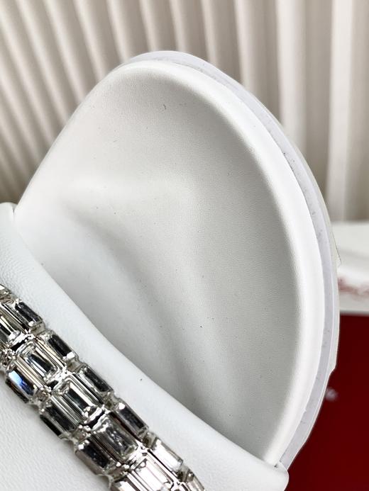 R*v 2025春夏新款 时尚钻扣系列拖鞋 商品图13