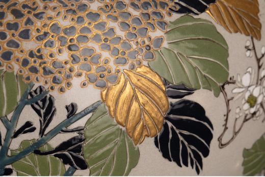 独角鹿西洋古董1900年代日本明治时期出品岛津家丸十字家徽款祥瑞花叶纹描金彩绘萨摩烧花瓶 商品图3