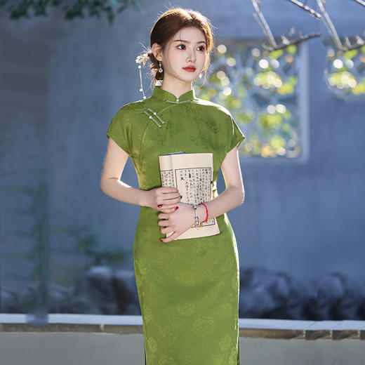 SC21608绿色国风中式长款旗袍改良年轻款2025新款女复古修身短袖日常可穿 商品图4