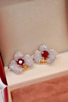 1.63克拉刻面红宝石耳钉