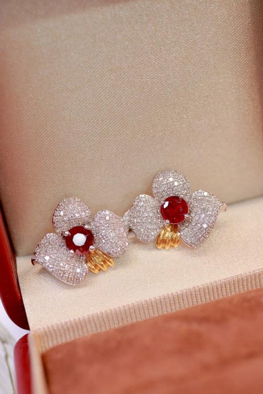 1.63克拉刻面红宝石耳钉 商品图0