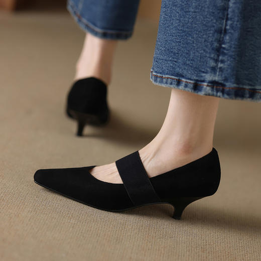 【预售5天】法式尖头低跟单鞋春秋新款小香风气质配裙子通勤玛丽珍鞋DMJFG&82718F 商品图1