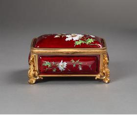 独角鹿西洋古董法国出品卷叶纹铜鎏金精雕装饰自然花卉主题珐琅彩绘古董珍宝盒首饰盒