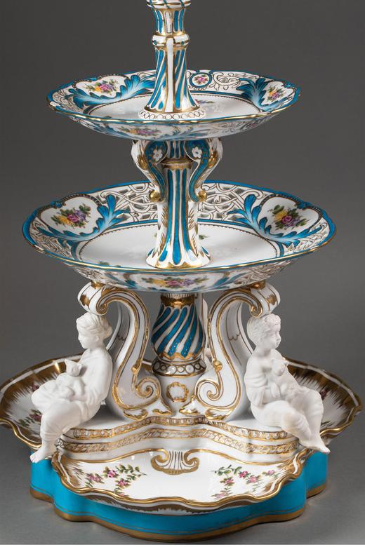 独角鹿西洋古董法国孩童人物造型素胎瓷雕装饰古典花叶主题手绘描金多层瓷盘古董摆件一对 商品图5