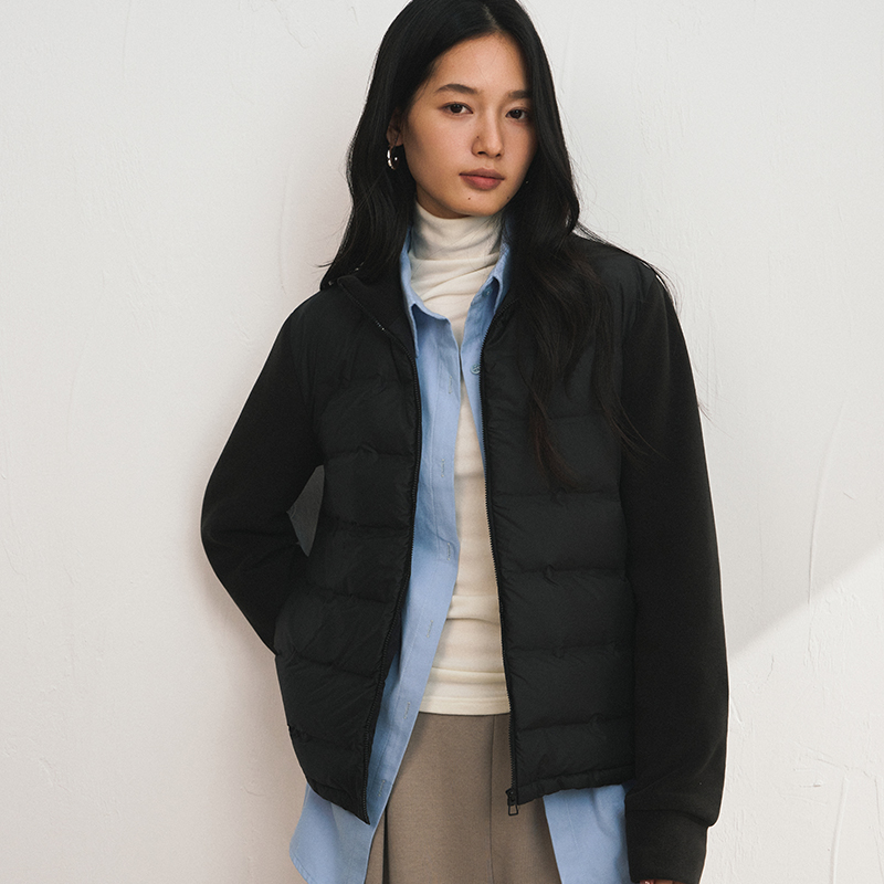 『KEMU 云感轻羽摇粒绒外套』甄选国际金标的匈牙利湖泽白鸭绒填充，细腻清洁，保暖蓬松，修身不显臃肿