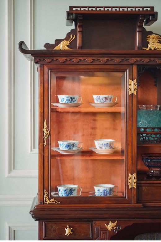 独角鹿西洋古董 法国出品VIARDOT东方风格瑞兽主题铜鎏金精雕装饰卷叶回纹梧桐木精雕多宝阁式展柜 商品图2