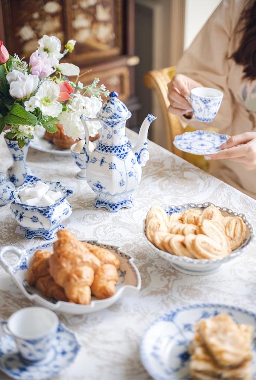 【已售】独角鹿西洋古董丹麦皇家哥本哈根瓷窑出品“蕾丝唐草”系列手绘植物主题茶具餐盘套件 商品图1