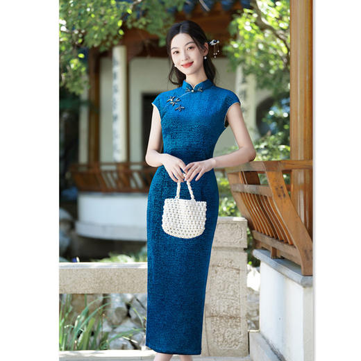 SKY 282219改良新中式长款宝蓝坎肩袖旗袍 商品图1