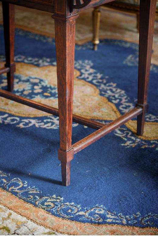 【已售】独角鹿西洋古董法国出品路易十六风格胡桃木精雕装饰自然繁花主题细木镶嵌边桌 商品图5