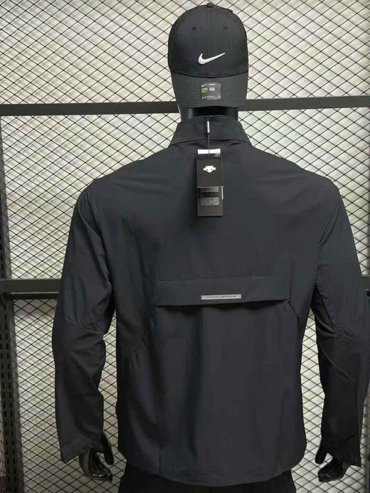 原单正品迪桑特 黑标 TRAINING系列秋季男士梭织上衣|专注运动，亦伴日常
尺码： M L XL XXL XXXL
原价1990 商品图2