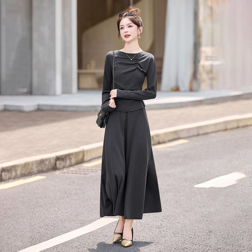 HR SNX3186简洁领型气质减龄凸显女人味两件套裙 商品图5