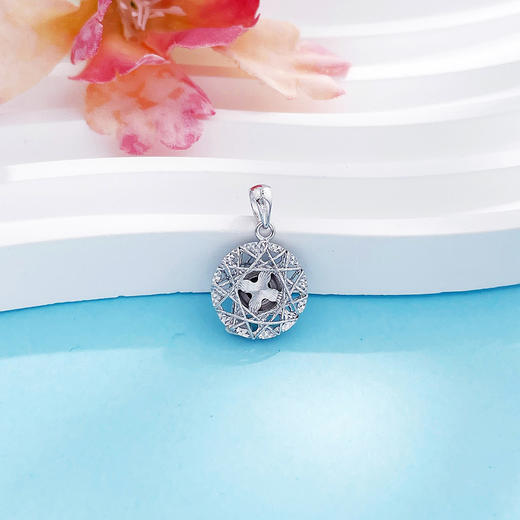 【限时8.8折】PT950 #绕线 #CNC 【国际铂金协会  精品】铂金镂空绕线鱼鳞金珠圆盘吊坠(BDZ00234))预售产品下单后不退款不退货不换货不补差价 商品图1