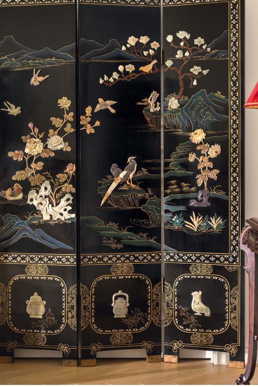 【已售】独角鹿西洋古董20世纪中国创汇时期出品「玉堂春暖」主题硬石镶嵌黑漆描金屏风 商品图2