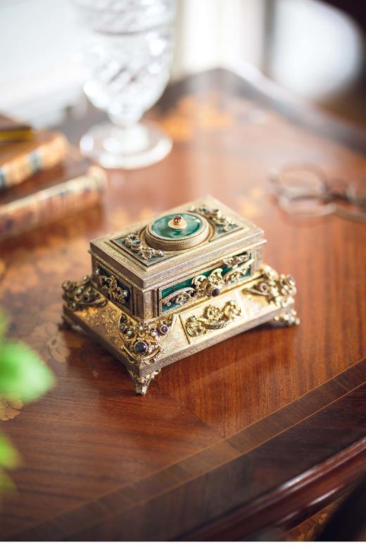 独角鹿西洋古董德国出品洛可可风格银鎏金精雕镶嵌珍珠半宝石绿珐琅装饰鸣鸟古董八音盒艺术摆件 商品图0