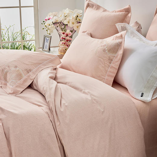 多喜爱 全棉磨毛床上用品四件套 {纹本无界系列}秋日暖意/格列尔特/玫瑰忆梦hl 【新疆棉磨毛】【柔暖触肤】【精美礼盒】【精致刺绣】温暖舒适 手感细腻 商品图5