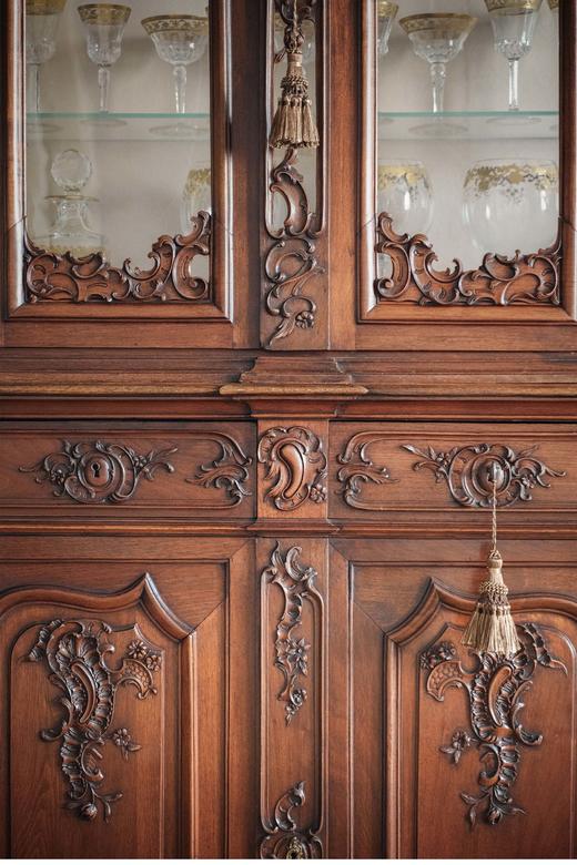 独角鹿西洋古董=法国出品路易十五风格花卉卷叶主题胡桃木精雕装饰玻璃展柜古董家具 商品图4