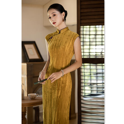 SYK262782时尚改良新中式长款坎肩袖旗袍2025初秋新款年轻少女日常修身旗袍 商品图3