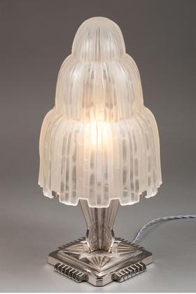 独角鹿西洋古董法国顶级水晶工坊莱俪LALIQUE设计出品镀镍青铜灯柱装饰「Dahlias 大丽花」主题乳色灯罩水晶古董台灯艺术摆件