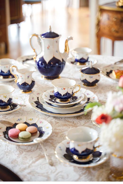 【已售】独角鹿西洋古董德国著名瓷窑梅森Meissen蓝釉描金修饰B-Form款多花竞艳主题五人下午茶瓷器套件古董瓷器 商品图0