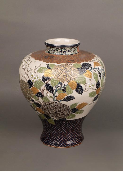 独角鹿西洋古董1900年代日本明治时期出品岛津家丸十字家徽款祥瑞花叶纹描金彩绘萨摩烧花瓶 商品图1