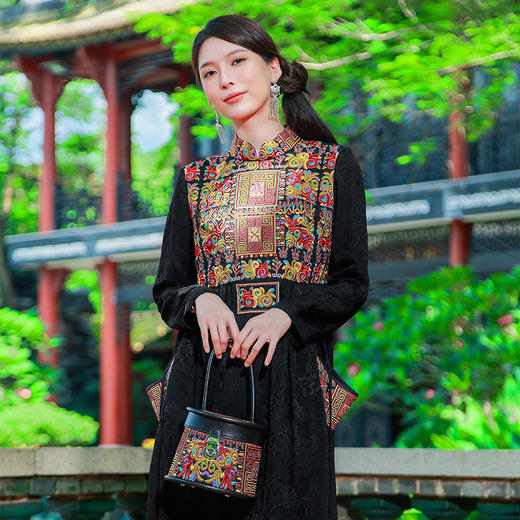 【经典绣花】鹤颜归水桶手提包 | 现货加急发 商品图1