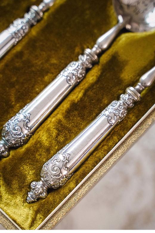 【已售】独角鹿西洋古董法国出品Au Nègre工坊签名镂空雕花装饰纯银甜点餐具四件套 带原盒 商品图4