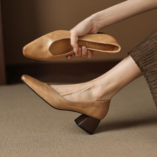 【预售5天】复古头层水洗牛皮小方头，V口单鞋粗跟高跟小皮鞋HB&5508 商品图1