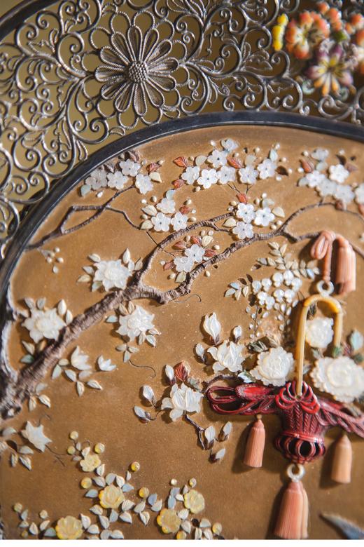 独角鹿西洋古董古董团扇「政之」款花篮鸳鸯主题金漆地芝山镶嵌银累丝团扇造型装饰摆件 商品图3