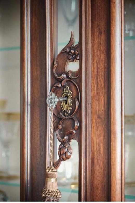 独角鹿西洋古董=法国出品路易十五风格花卉卷叶主题胡桃木精雕装饰玻璃展柜古董家具 商品图3