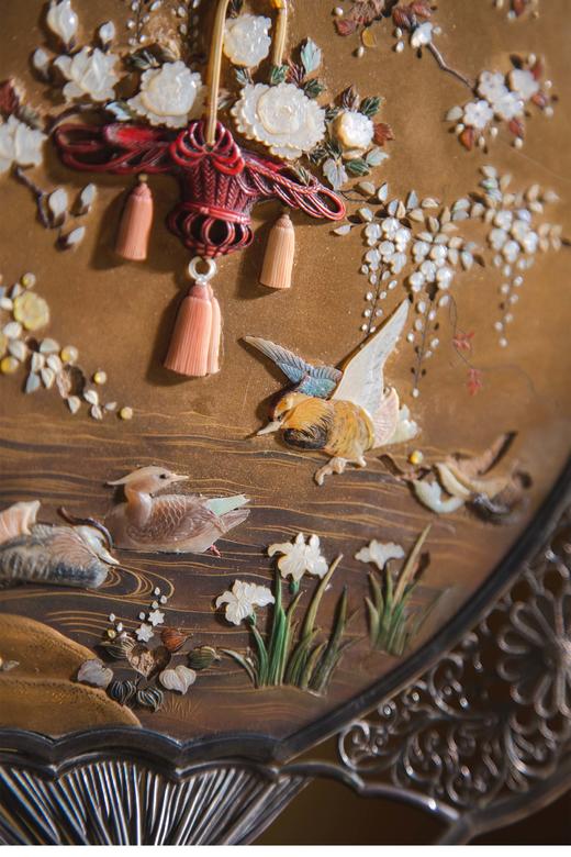 独角鹿西洋古董古董团扇「政之」款花篮鸳鸯主题金漆地芝山镶嵌银累丝团扇造型装饰摆件 商品图4