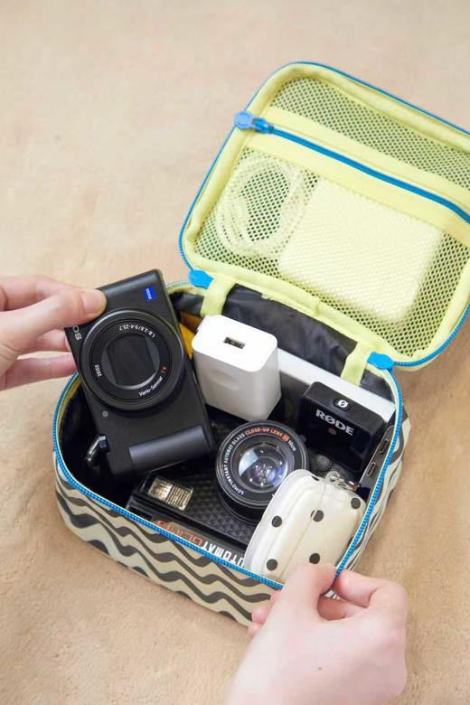 【鱼圈专属】疯抢📢 Hugz 小众设计师系列联名包包大合集，每一款都是艺术品级别！现仅9.9💰起抢艺术品包包，背出百万气场！ 商品图5