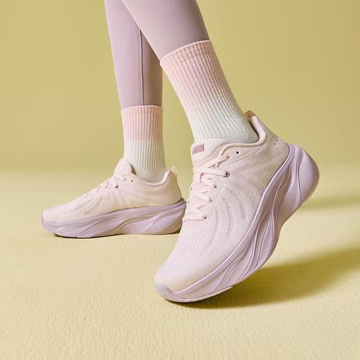 安踏叶子| 轻质厚底女子夏季软底缓震慢跑运动鞋122535515 商品图2