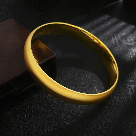 【限时克减150元】足金 无氰5D硬金固口丝绒泥鳅背手镯（面宽约11-12mm）(AR5DSZ00077-1)预售产品下单后不退款不退货不换货不补差价 商品图1