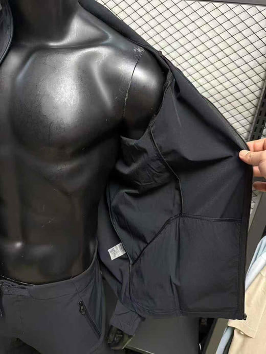 原单正品迪桑特 黑标 TRAINING系列秋季男士梭织上衣|专注运动，亦伴日常
尺码： M L XL XXL XXXL
原价1990 商品图6