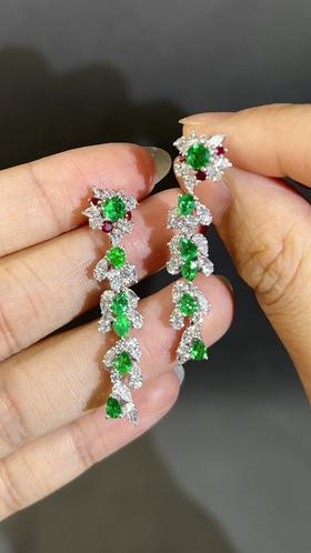 1.95ct刻面祖母绿耳坠