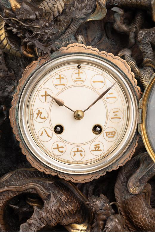 独角鹿西洋古董日本明治时期卷叶纹硬木精雕底座装饰东方盘龙主题镀金铜雕座钟古董钟表 商品图2