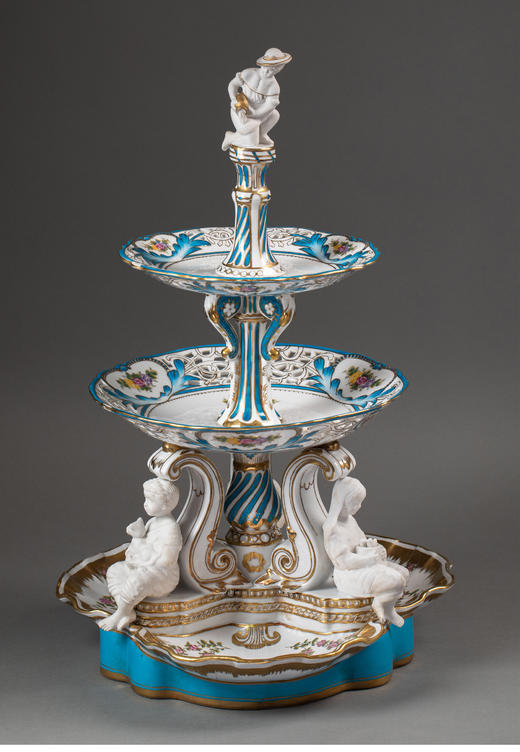 独角鹿西洋古董法国孩童人物造型素胎瓷雕装饰古典花叶主题手绘描金多层瓷盘古董摆件一对 商品图1