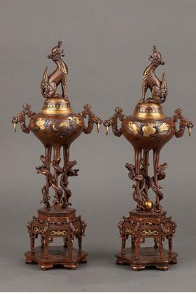 日本回流 日本明治时期出品祥云瑞兽主题镀金银精雕装饰麒麟顶盖及盘龙三足底座赤铜香炉一对