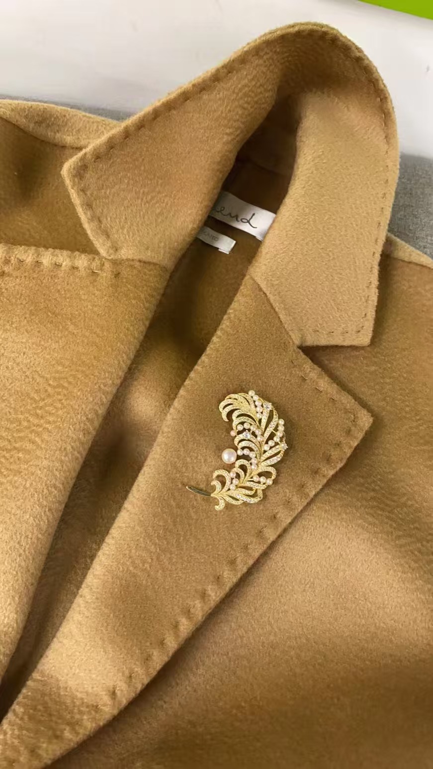 大羽毛珍珠胸花