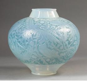 独角鹿西洋古董法国顶级水晶工坊莱俪LALIQUE设计出品「Aras 南美鹦鹉」主题淡蓝色欧泊水晶花瓶