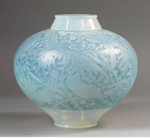 独角鹿西洋古董法国顶级水晶工坊莱俪LALIQUE设计出品「Aras 南美鹦鹉」主题淡蓝色欧泊水晶花瓶 商品图0