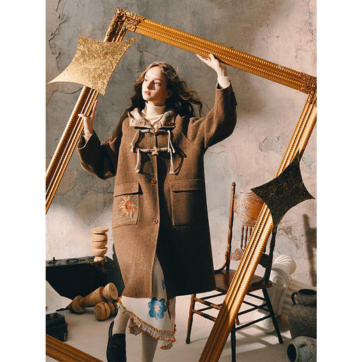 【暖冬内购】两三事梵高文艺 课间漫游 2025秋冬新款绣花两面穿连帽毛呢外套女 商品图1