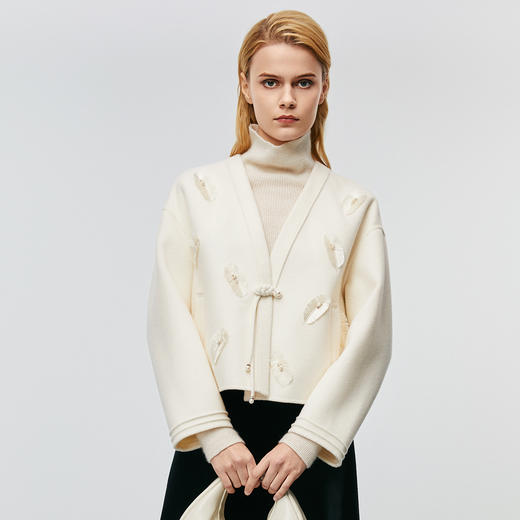 EITIE爱特爱冬季新款时尚复古新中式盘扣V领显瘦纯色毛呢大衣外套8014731 商品图3